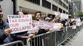 NYC taxi drivers demand Manhattan congestion pricing exemption in rally outside Gov. Hochul’s office