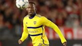 Luis Advíncula cerca de renovar contrato con Boca Juniors hasta el 2026