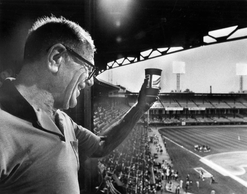 Column: Bill Veeck boycotted both Chicago ballparks in the last year of his life — but you shouldn’t do the same