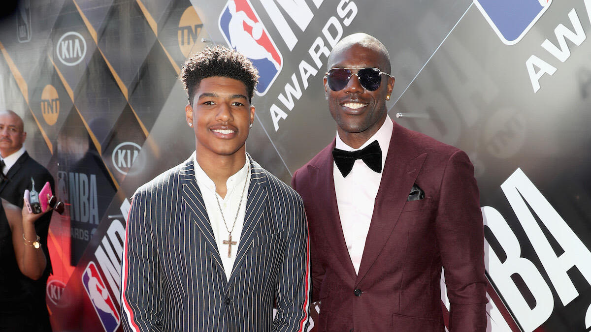 Terrell Owens' Son Signs With One Of His Former Teams | iHeart