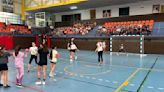 El Trops Málaga y la Diputación promocionan el balonmano entre escolares en Nerja