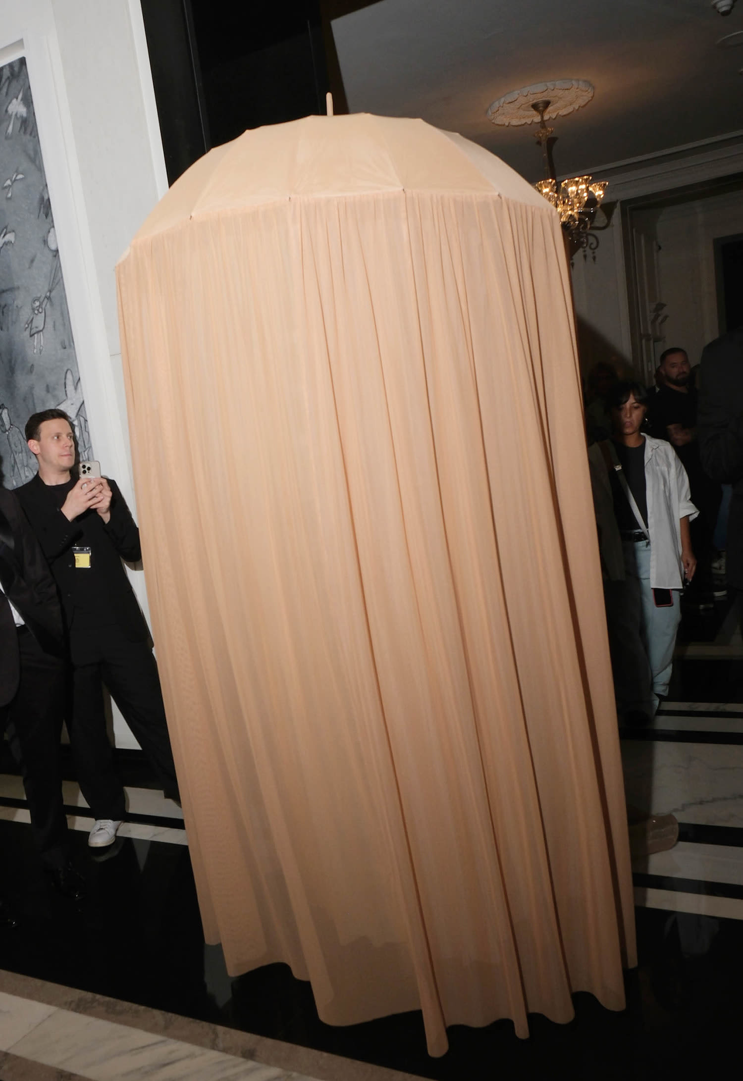 This celeb traveled to the Met Gala under a head-to-toe beige umbrella