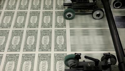 Dólar à vista passa a subir ante real com disputa pela Ptax e apesar de queda no exterior Por Reuters