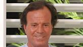 Julio Iglesias aceptó contar su vida en una serie de Netflix al estilo de Luis Miguel