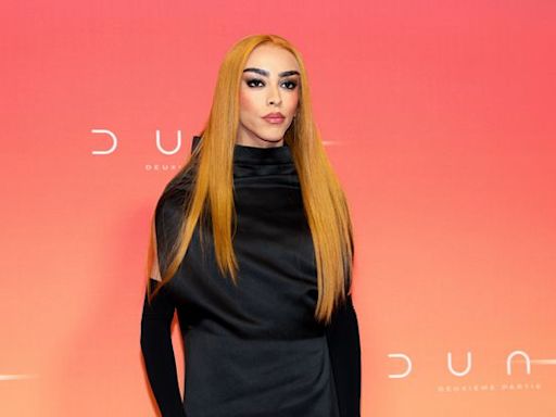 Kendall Jenner fait le buzz en s’affichant pieds nus au Louvre… Bilal Hassani se moque de Jordan Bardella…