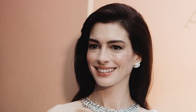 OMG! Anne Hathaway brings back her super short boy-like pixie haircut