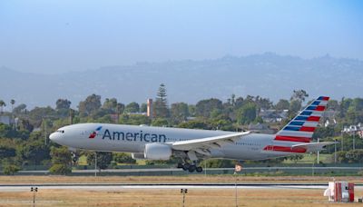 American Airlines Aborts Take-Off After Boeing's Tire Blows Out