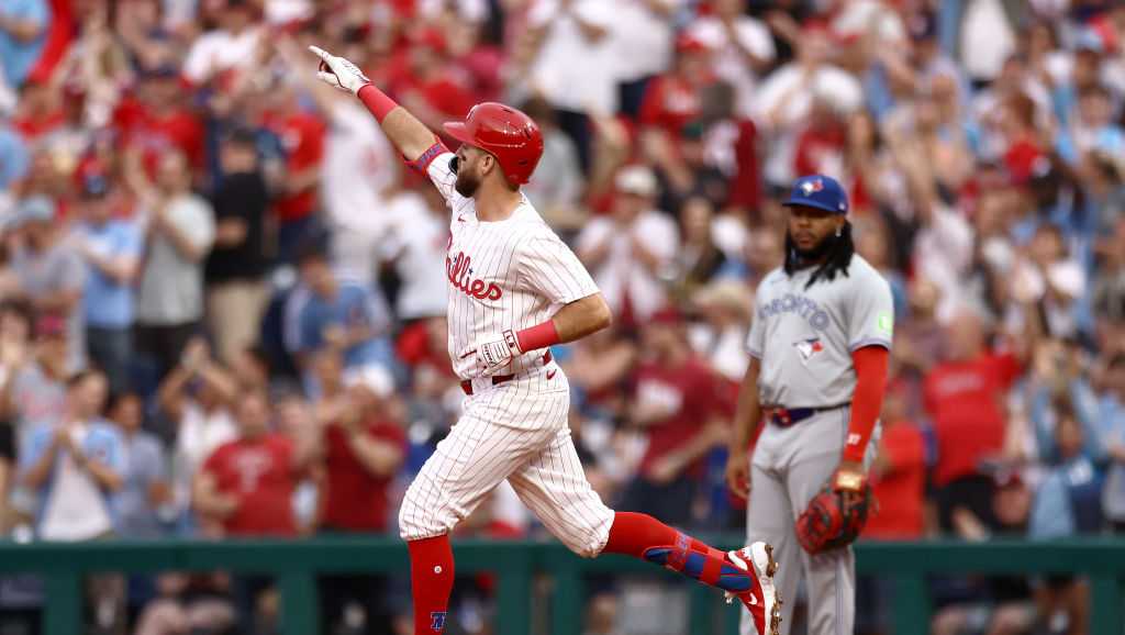 Phillies stomp Blue Jays 10-1, win 11th straight home game