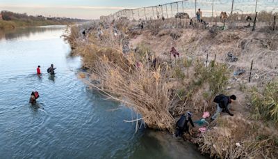 Niña migrante muere al ser arrastrada por corrientes del Río Grande cuando cruzaba a EE.UU. - El Diario NY