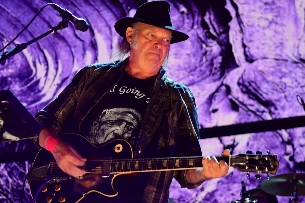 Neil Young Confirms Another Show After Halted Crazy Horse Tour