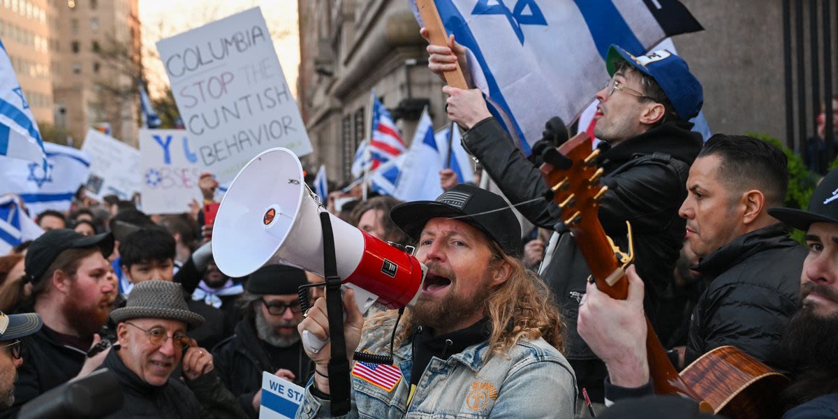At Columbia, Pro-Israel Crowd Yells ‘Go Back To Gaza!’ At Pro-Palestinian Students
