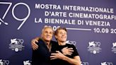 Faroeste à moda antiga com Waltz e Dafoe estreia no Festival de Veneza