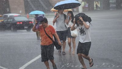 快訊／中午外出覓食要帶傘！16縣市大雨特報 注意雷擊強陣風