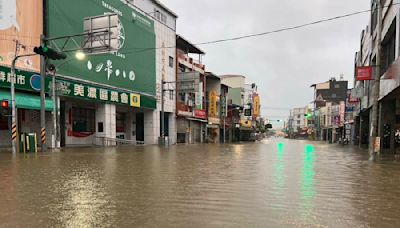 凱米颱風帶「莫拉克等級」超大豪雨灌高雄 全市22行政區一級淹水警戒