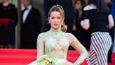 Kate Beckinsale Hilariously Responds to Fan Accusing Her of Plastic Surgery