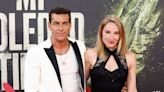 Del encuentro de Óscar Casas, su novia y su ex al vestido con mensaje: los momentazos del debut de Mario Casas como director