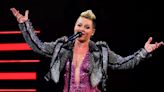 La cantante pop Pink regalará 2.000 libros prohibidos en conciertos en el área de Miami esta semana