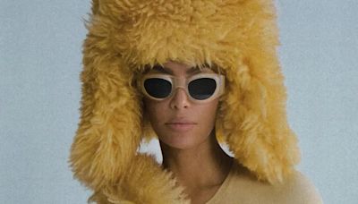 Kim Kardashian llevó la tendencia teddy bear al extremo con un look de piel amarillo ¿Rey León o Abelardo?