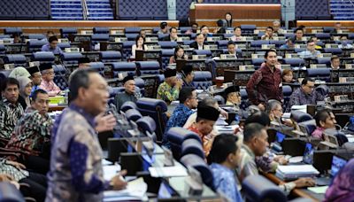 What is ‘Qunut Nazilah’, and why were Perikatan MPs criticised for reciting it in Parliament?