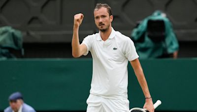 Medvedev knocks off top-ranked Sinner in 5 sets