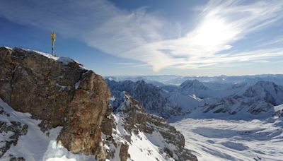 Teenager killed by lightning strike on Germany's highest mountain