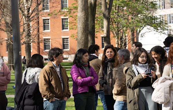 More Than 300 Harvard Faculty Urge Garber To Negotiate with Pro-Palestine Protesters | News | The Harvard Crimson