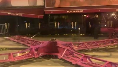 Se desplomaron las aspas del icónico Moulin Rouge de París