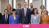 Traje pantalón y zapatillas: el estilismo de la reina Letizia que se está convirtiendo en algo habitual