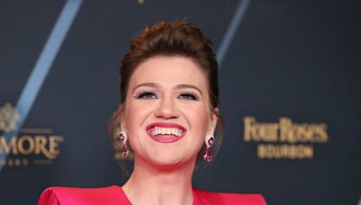 How Did Kelly Clarkson Lose Weight? Here's Everything You Need to Know About Her Journey