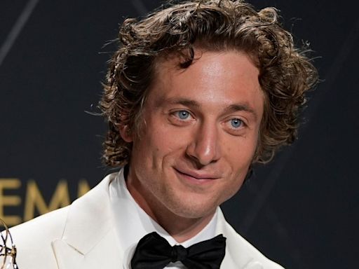 Jeremy Allen White Spills On How He 'Really Embarrassed' Himself Training With Chefs