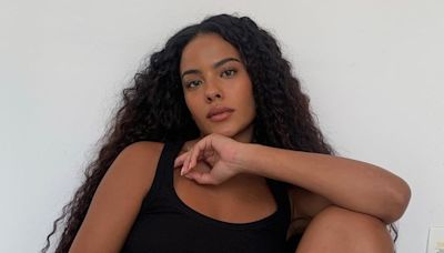 Bella Campos sobre transição capilar: 'Alisei o meu cabelo dos 10 aos 18 anos. Tinha vergonha do meu corpo'