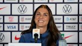 Develan estatua de Alex Morgan de 6 metros de altura, llamada Liberty Alex