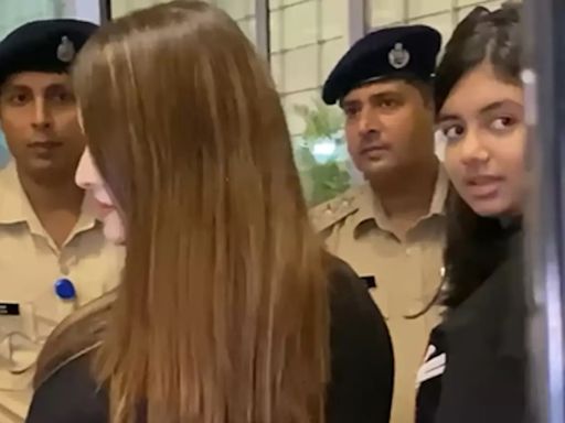 Aaradhya Bachchan Mobbed At Airport? Says 'Careful' As Paps Startled Her, Mom Aishwarya Rai: Watch