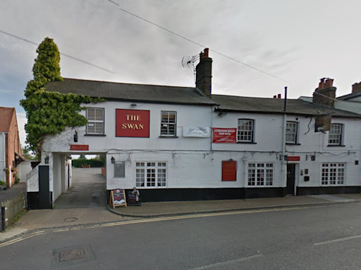 Horndon on the Hill pub evacuates punters during summer fête after huge fire