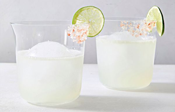 How to Make a 3-Ingredient Classic Margarita (That's So Much Better Than Frozen)