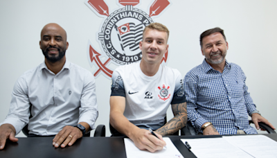 Corinthians oficializa a contratação do volante Charles por quatro temporadas