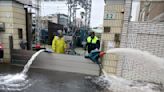 多處道路因積水無法通行 高雄市電力搶修被迫放緩 | 蕃新聞