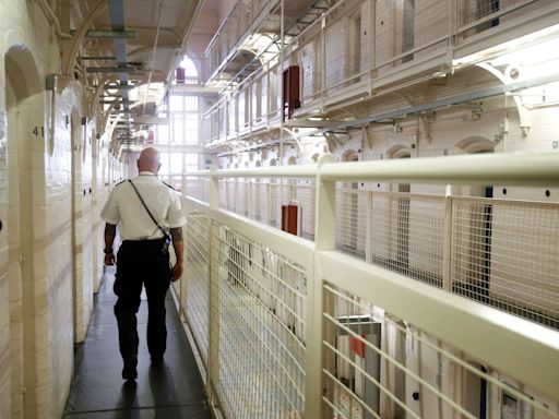 Offenders to be released early as prison system faces ‘collapse’, says minister