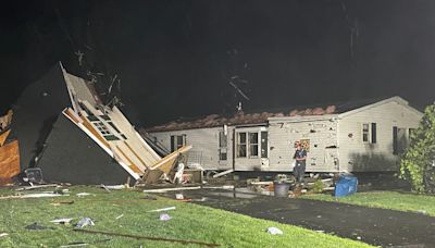 Portage, Michigan tornado destroyed mobile homes, injured about 12
