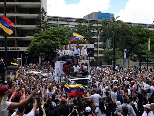 Venezuelan opposition looks for narrowing paths to power
