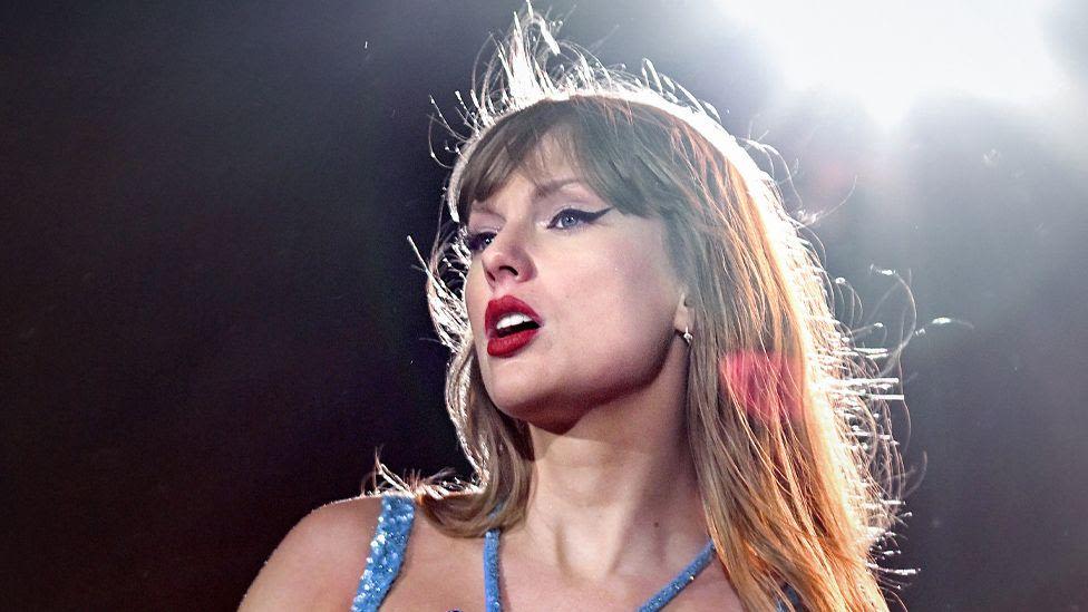 Taylor Swift M4 Cardiff traffic warning as fans queue