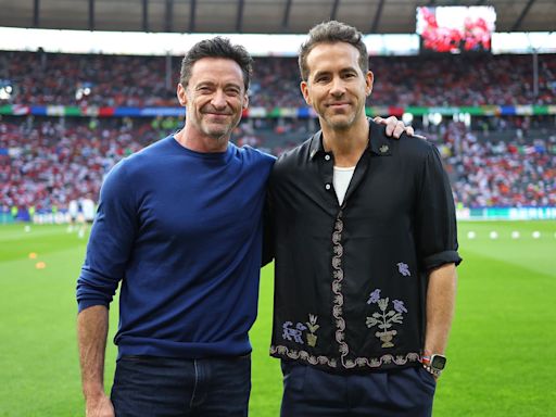 El inesperado apoyo de Hugh Jackman y Ryan Reynolds a la Roja, que se juega hoy el pase a la final de la Eurocopa