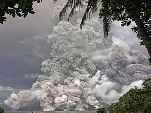 Indonesia’s Ruang volcano spews more hot clouds after eruption forces closure of schools, airports