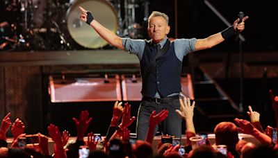 Review: Bruce Springsteen delivers incredible evening of music for fans