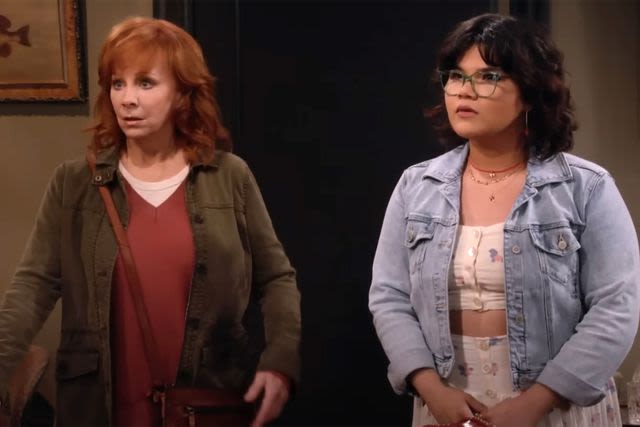 Reba McEntire's new sitcom “Happy's Place ”takes her back to her comedic roots