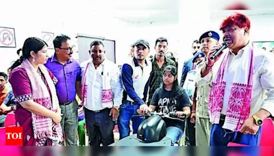 200 Kamrup-M students attend free motor driving lessons | Guwahati News - Times of India