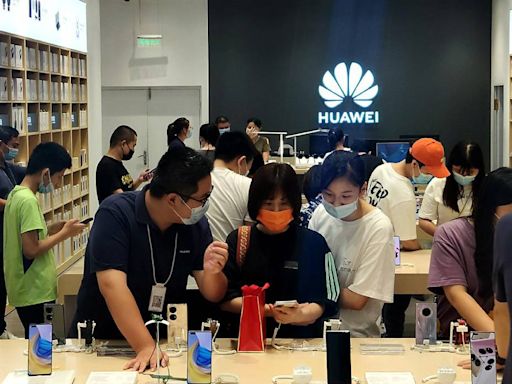 iPhone慘了！ 華為新機王突襲開賣？旗艦店一句話洩天機