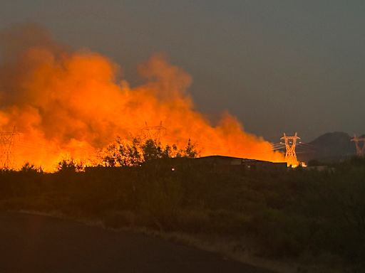 Levantan órdenes de evacuación para algunos residentes de Arizona tras incendio forestal