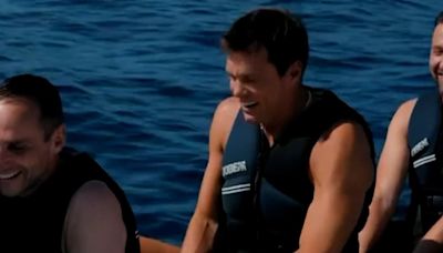 Tom Brady celebra 47 anos com clique fofo ao lado da filha durante viagem e 'farra' no mar: 'Melhor presente'