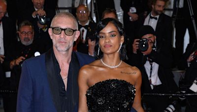Cannes 2024 : sur le tapis rouge, le look coordonné de Vincent Cassel et sa compagne Narah Baptista